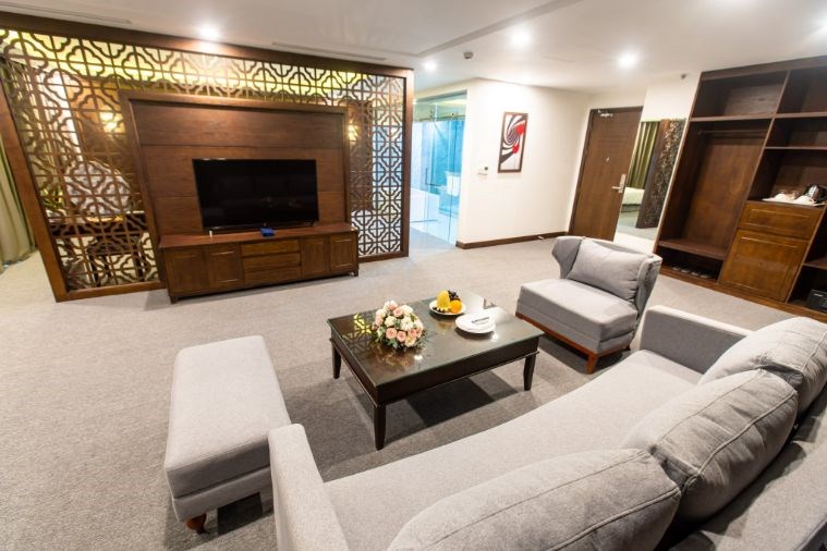 Khách Sạn Peace Hạ Long